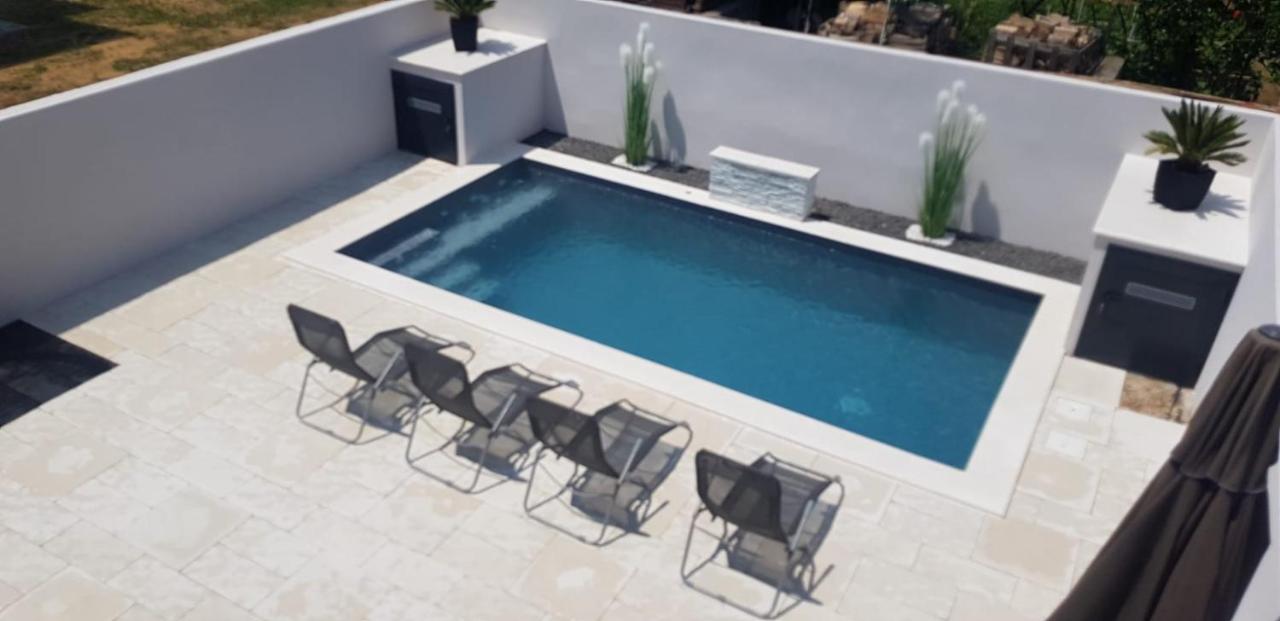 Villa Maris Nin Luaran gambar