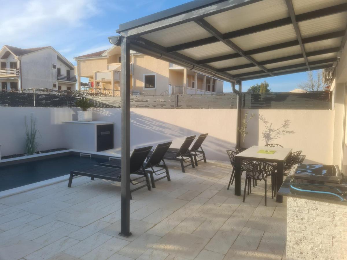 Villa Maris Nin Luaran gambar
